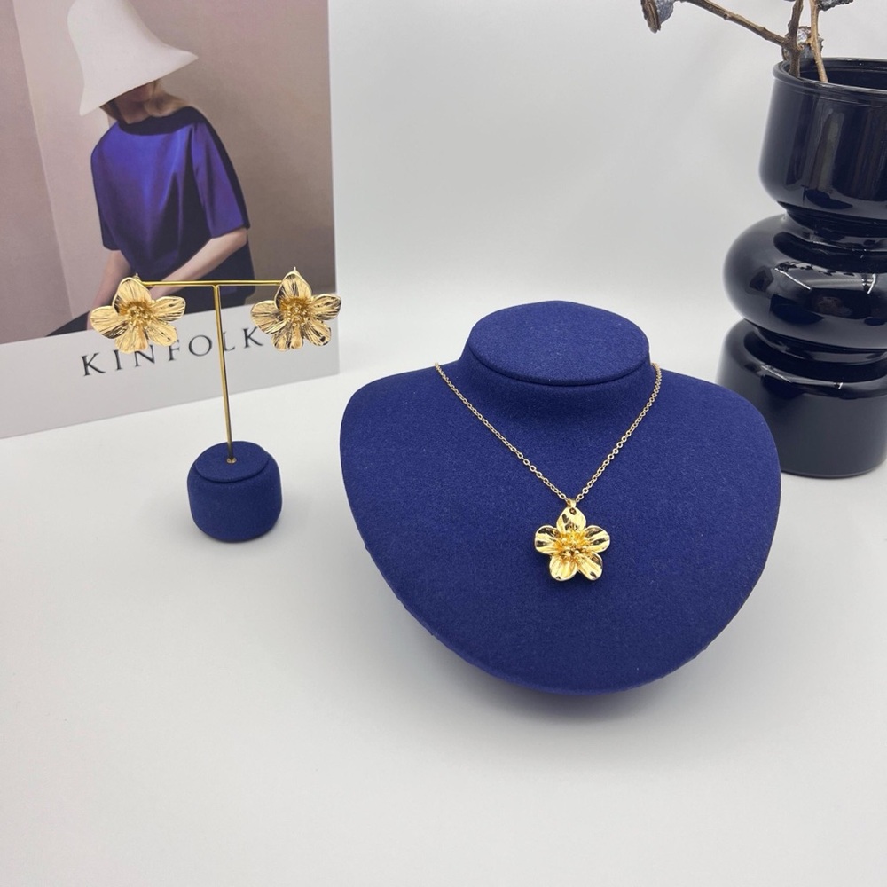 Elegant Gold Floral Jewelry Set